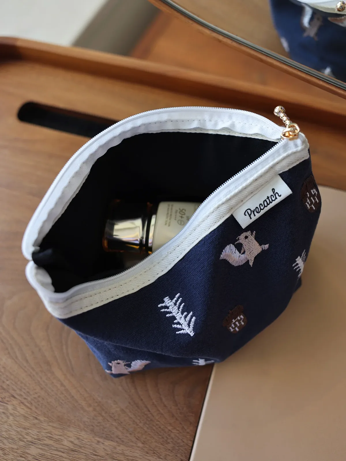 pochette de maquillage brodée en forme d'écureuil pour femmes, utilisation quotidienne, sac de rangement portable de voyage, doublure intérieure mignonne et tendance