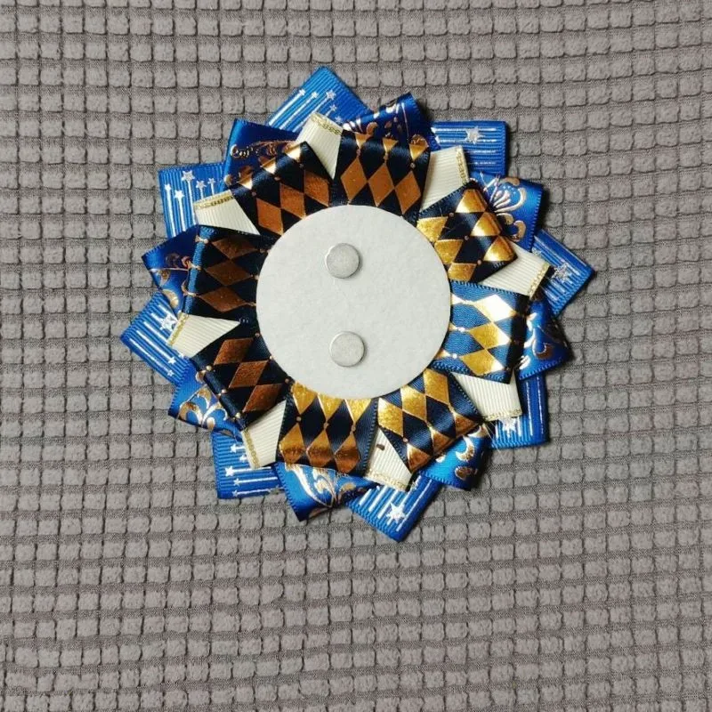 accessoires de luxe pour sacs ita. badge artisanal, décoration en ruban et rosette. sac à dos lolita avec porte-gadget en soie