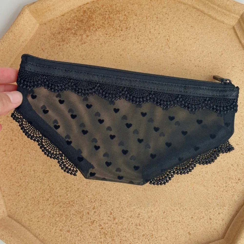 trousse de toilette transparente y2k en dentelle et résille en forme de cœur pour maquillage et cosmétiques – idéale pour les voyages