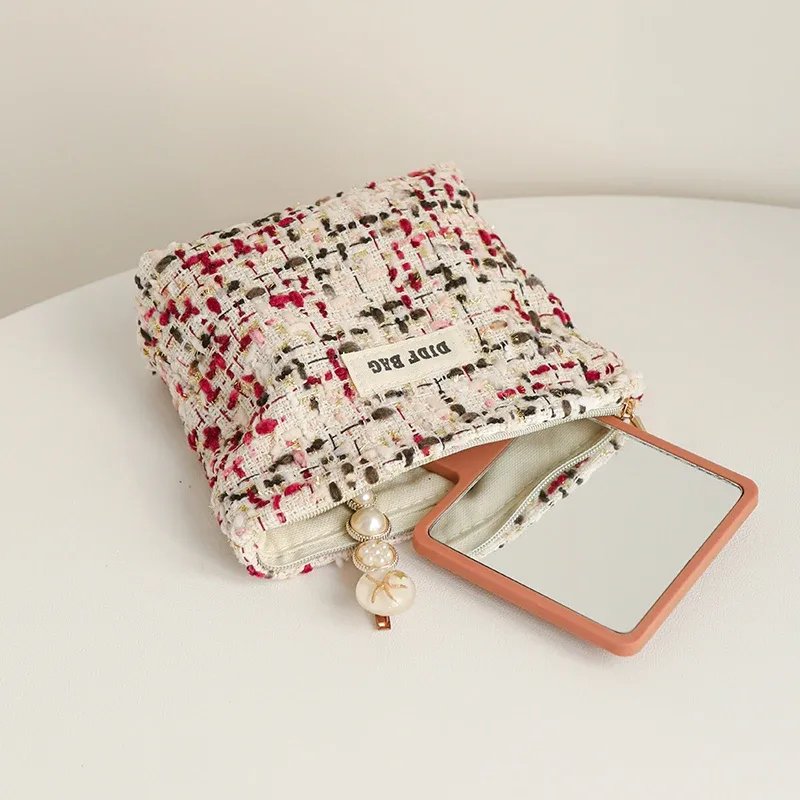 trousse toilette polyester violet jaune rouge normcore minimaliste fermeture éclair format oreiller portable cosmétique travail voyage