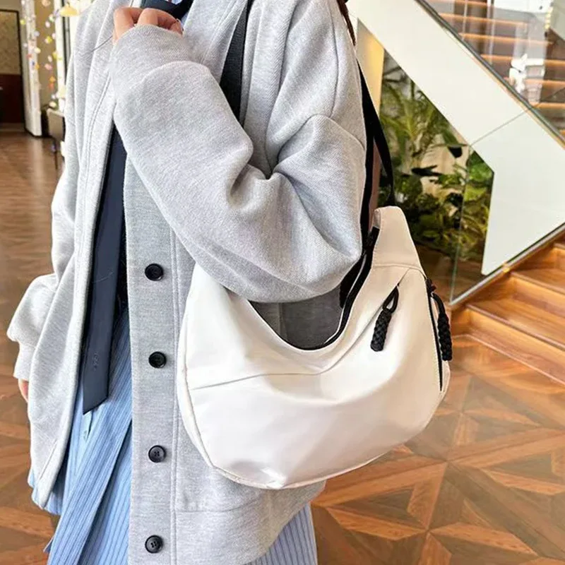 sac à bandoulière en nylon décontracté pour femme, sac hobo grande capacité avec sangle réglable, noir/blanc/kaki pour usage quotidien