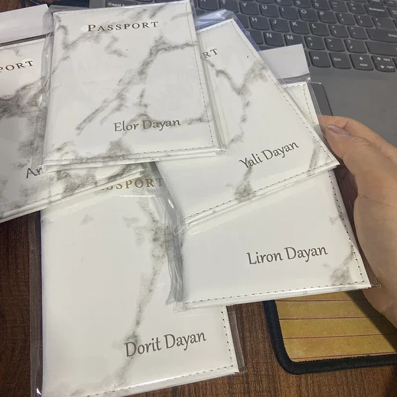 noms de gravure laser sur porte-passeport, couverture patten en marbre pour passeports, portefeuille de voyage, étui pour passeport avec noms personnels