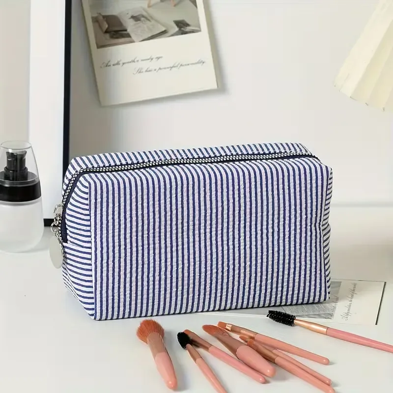 【nom personnalisé】trousse de toilette de voyage rayée, trousse à maquillage zippée - broderie de nom personnalisée, sac de rangement cosmétique portable en polyester, adapté pour les voyages, l'école, le dortoir ou la maison, un indispensable pour le dortoir |     design amusant |     fermeture éclair durable, trousse de toilette de voyage