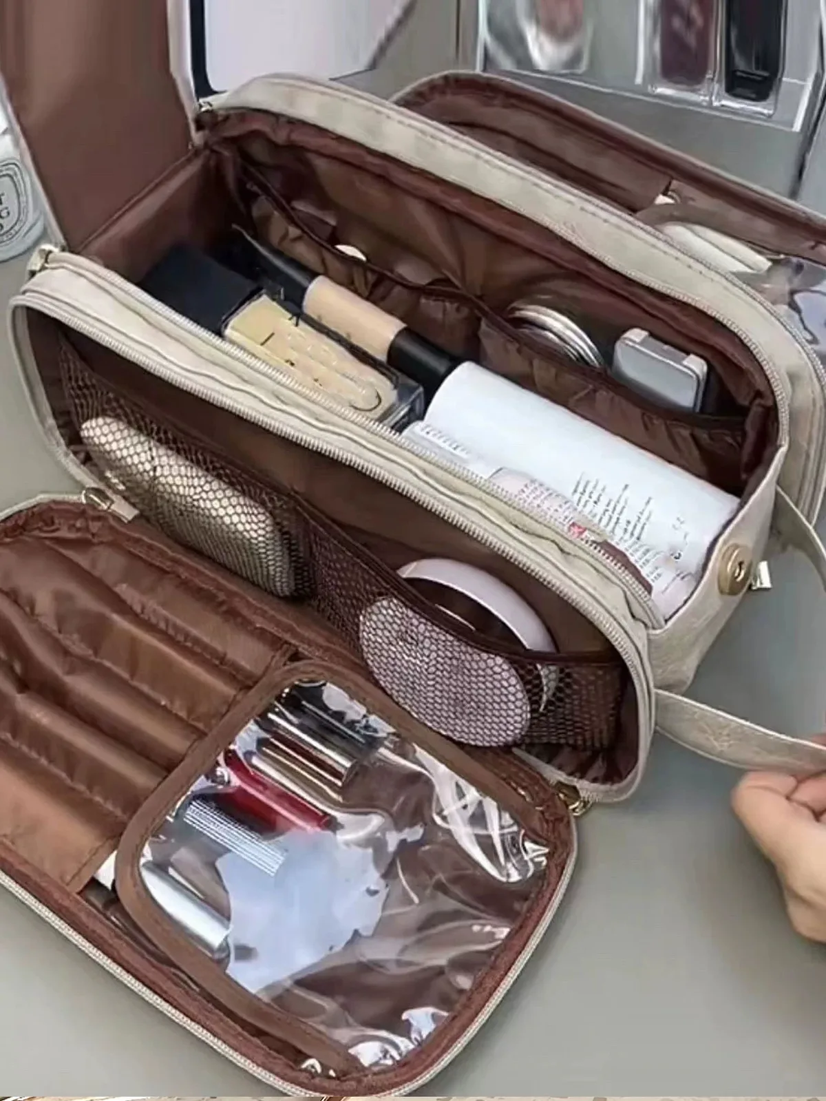 Sac de maquillage multifonctionnel pour femmes, grande capacité, portable, haut de gamme pour les voyages, sac de rangement pour pinceaux de maquillage et articles de toilette.