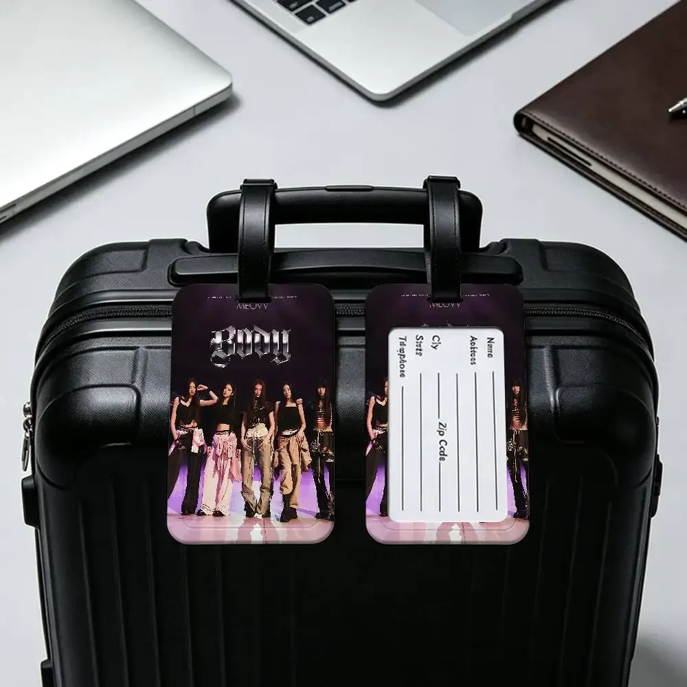hot kpop girl m-meovvs étui de carte d'information imperméable en pvc, étiquette de bagage anti-perte pour valise et sac à main
