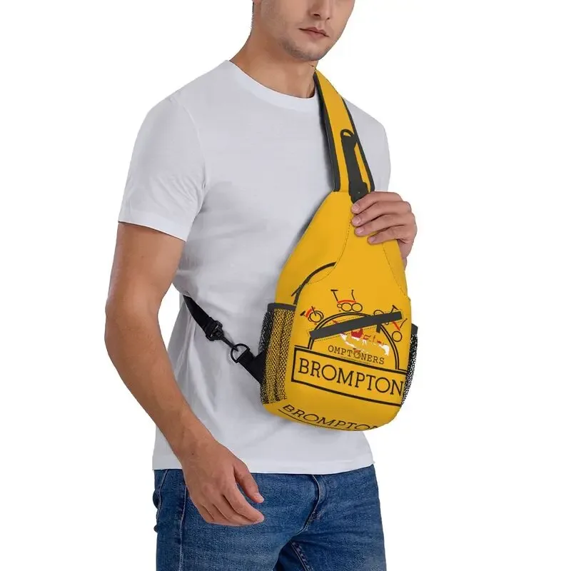 sac dos polyester jaune motif vélos brompton poche avant maille noire bandoulière ajustable voyage mode unisexe