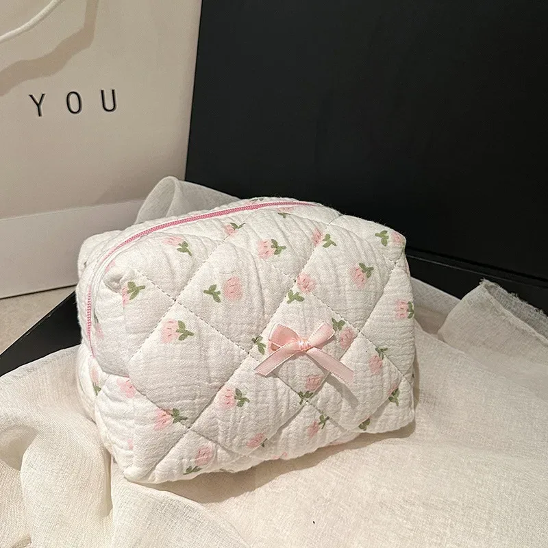 sac de rangement de maquillage matelassé à fleurs, organisateur de voyage portable, pochette de toilette cosmétique, sac à main de maquillage mignon, pochette