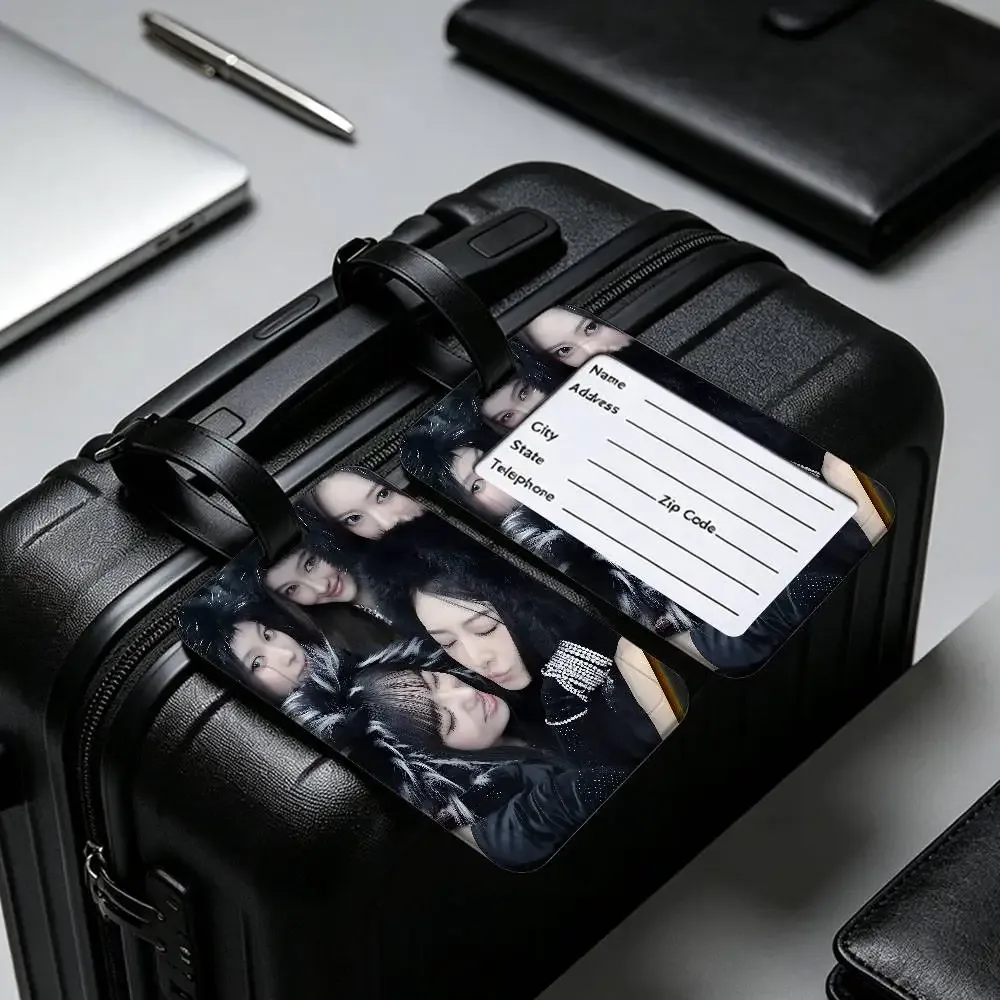 hot kpop girl m-meovvs étui de carte d'information imperméable en pvc, étiquette de bagage anti-perte pour valise et sac à main