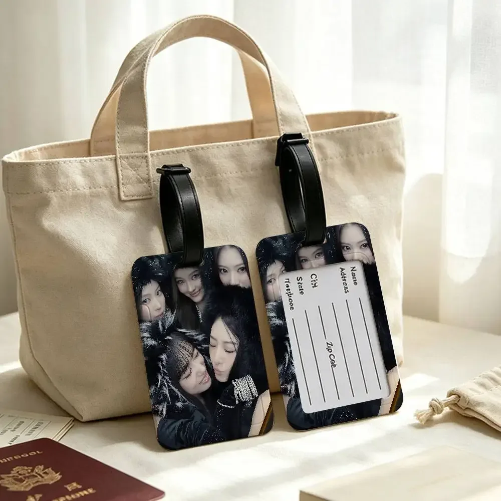 hot kpop girl m-meovvs étui de carte d'information imperméable en pvc, étiquette de bagage anti-perte pour valise et sac à main