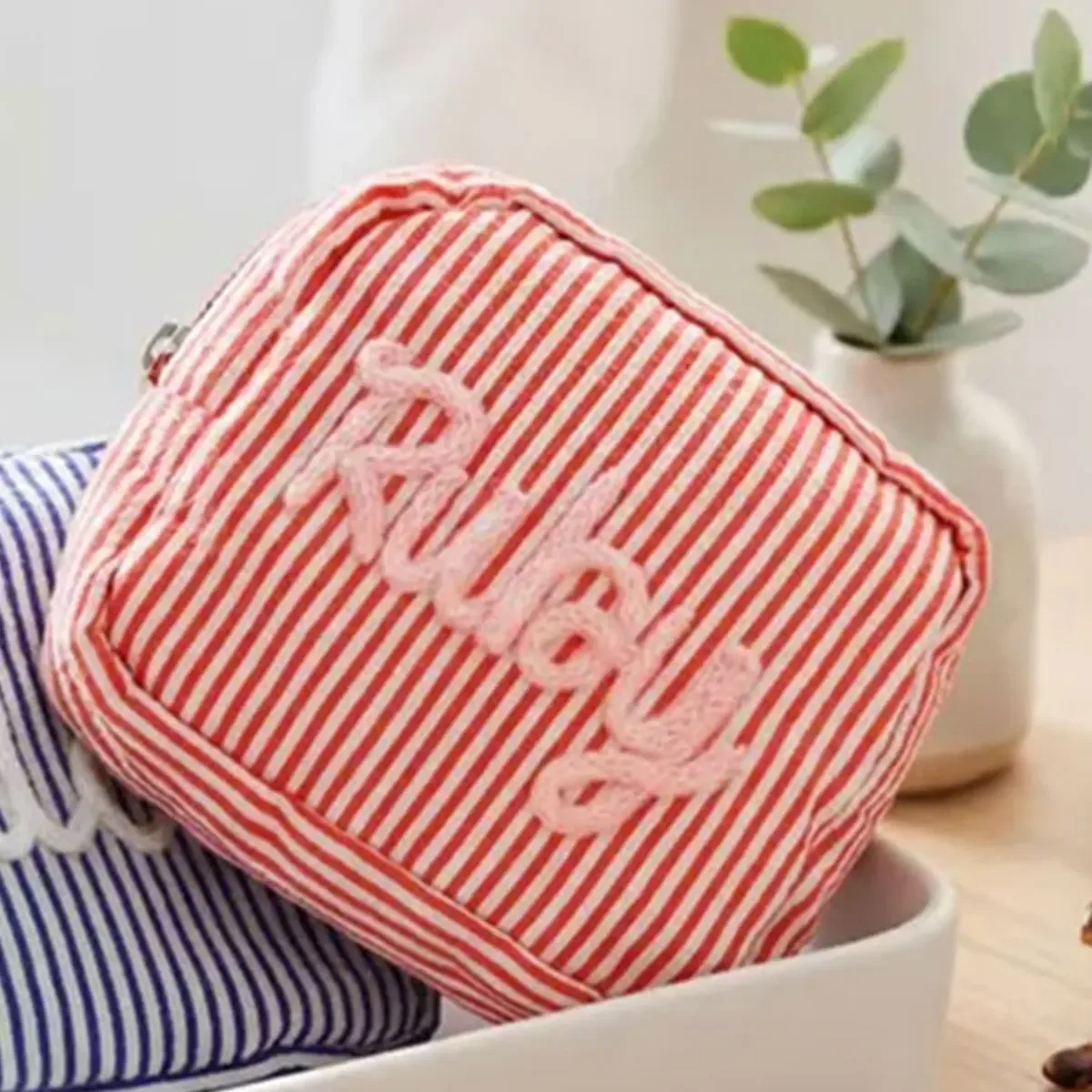mini organisateur personnel à rayures personnalisées, trousse de voyage personnalisée, organisateur de maquillage personnalisé, cadeau pour elle, accessoire de voyage indispensable.