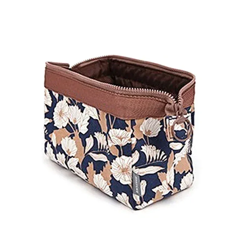 nouvelle mode sac cosmétique femmes étanche flamant sacs de maquillage organisateur de voyage kits de toilette sacs de maquillage portables esthéticienne