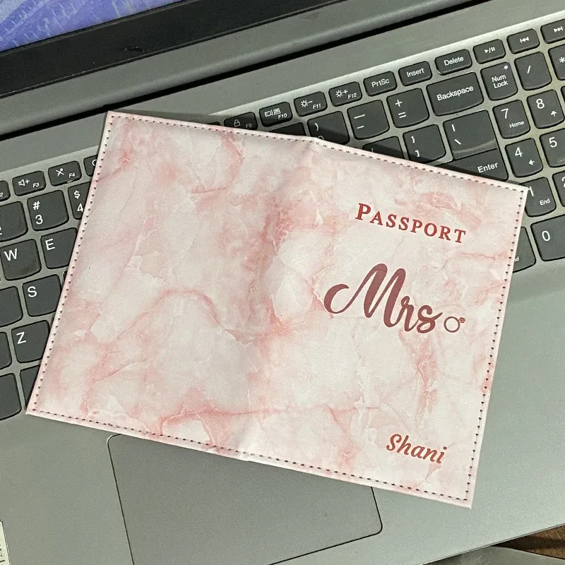 porte-passeport mr / mrs avec gravure au laser, portefeuille de voyage, étui en marbre pour passeport, couverture de passeport avec noms personnels