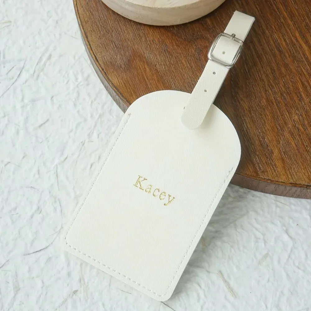 étiquette de bagage personnalisée en cuir végétalien avec monogramme en argent ou en or et carte de confidentialité pour valises