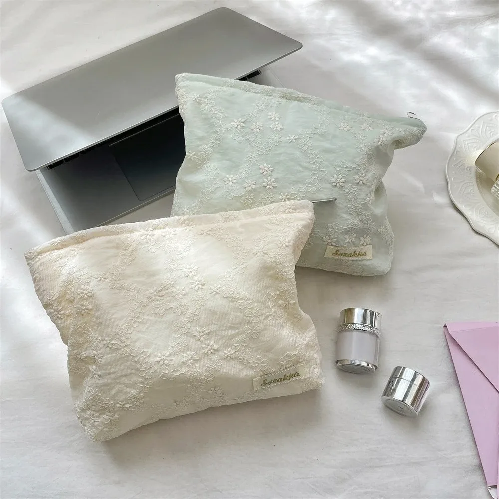 pochette de toilette brodée en dentelle avec fermeture éclair pour femme, organiseur de voyage, trousse de maquillage tendance