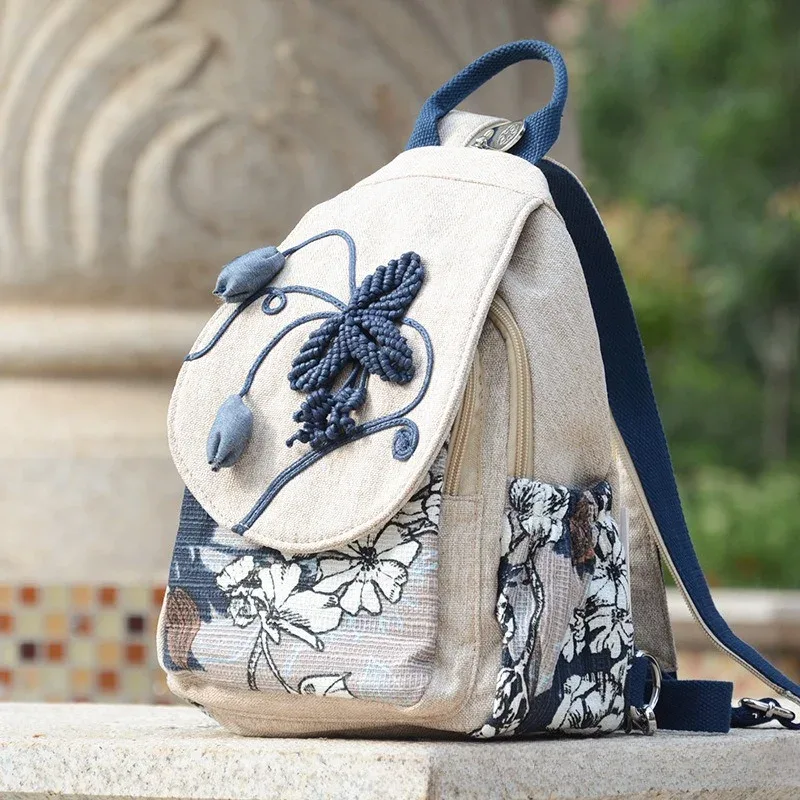 sac à dos brodé artistique pour femmes, design ultra léger pour un transport sans effort, sacs à bandoulière élégants, sac à dos compact
