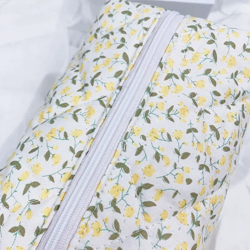 organisateur voyage polyester fleurs motifs multicolores sac compression usage cosmétiques rangement détails travail toilette transport