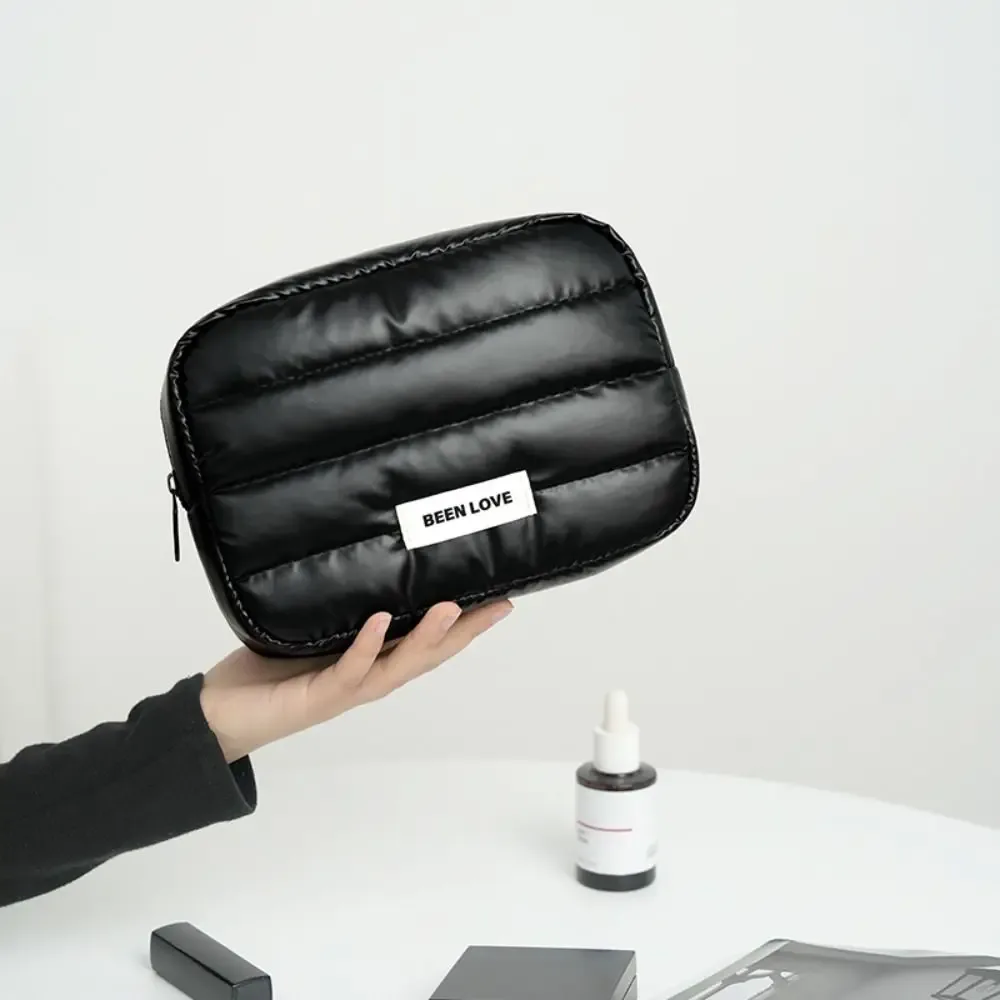 trousse de maquillage matelassée grande capacité couleur unie, sac de voyage doux et moelleux avec fermeture éclair pour soins de la peau