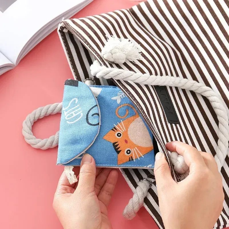 petit sac cosmétique à loquet pour femmes, sac à rouge à lèvres mignon, sac à serviettes hygiéniques, sacs de maquillage de voyage, mini étui de beauté