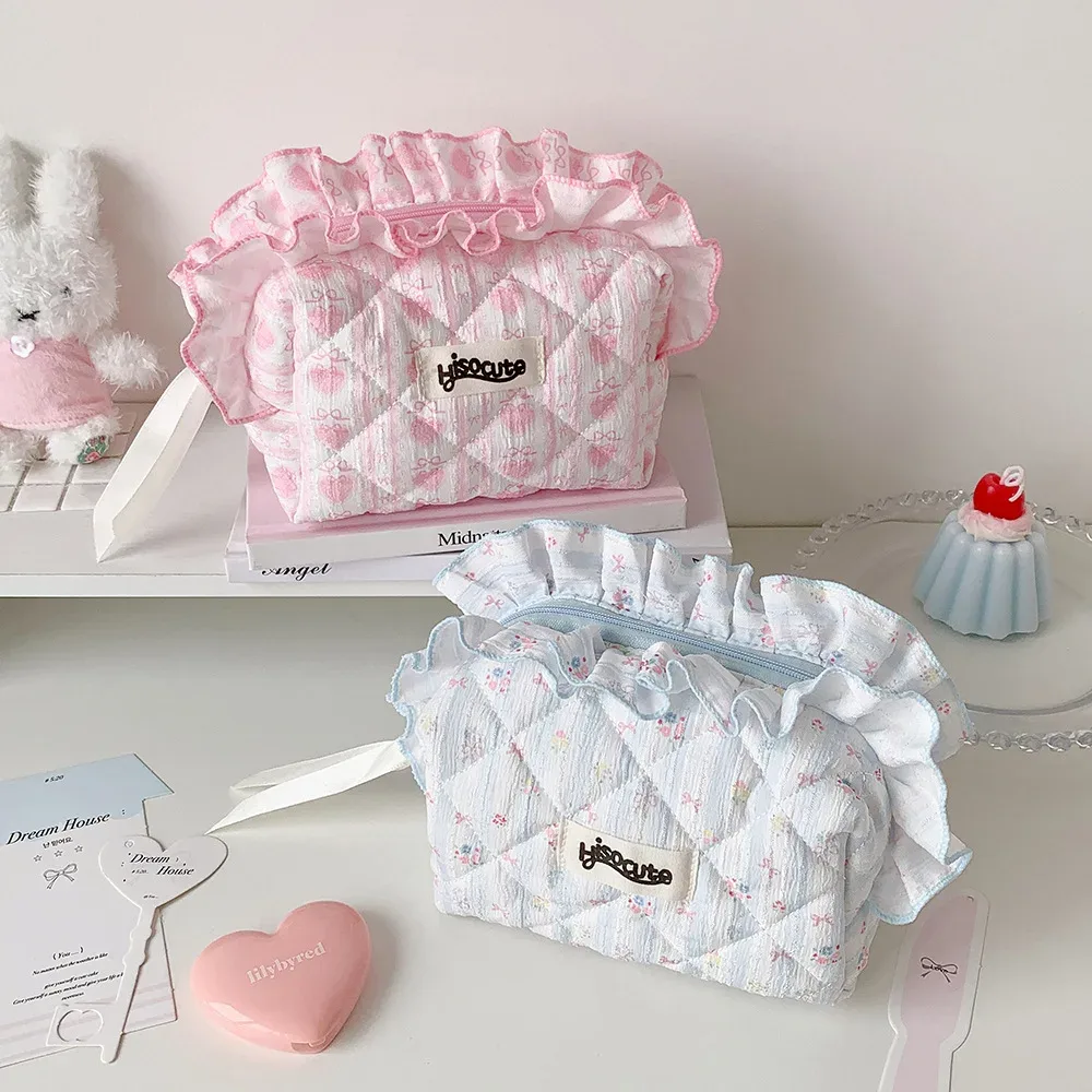 sac de maquillage coréen tendance en dentelle florale avec motif de fraises, sac de toilette portable mignon pour filles, grande capacité, cadeaux pour femmes