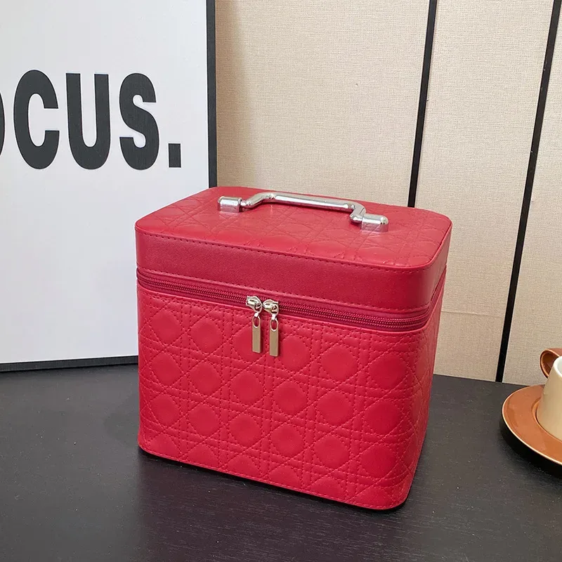 nouvelle trousse de maquillage grande capacité 2026 en couleur unie avec broderie, boîte de rangement cosmétique pour demoiselles d'honneur et usage domestique en matière pu