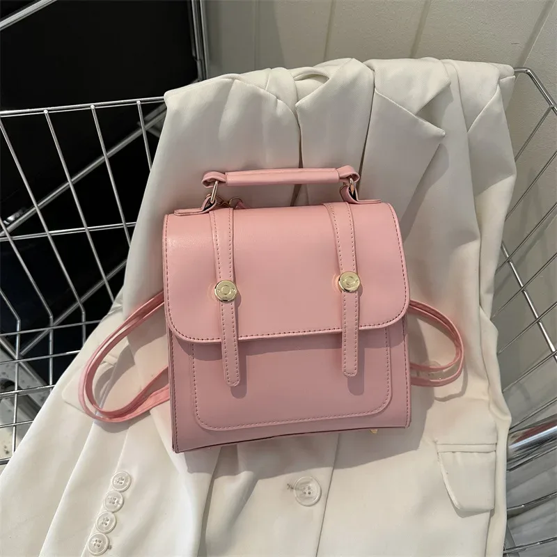 sac à dos décontracté vintage en similicuir avec breloque en peluche mignonne, sac à bandoulière rétro à rabat avec poignée supérieure pour femme, idéal pour les trajets quotidiens