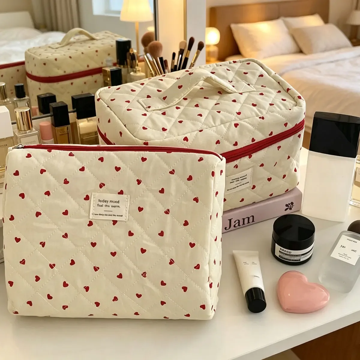 sac de maquillage portable pour femmes, sac de rangement rouge love, sac matelassé multifonctionnel de grande capacité, sac de rangement essentiel pour voyage
