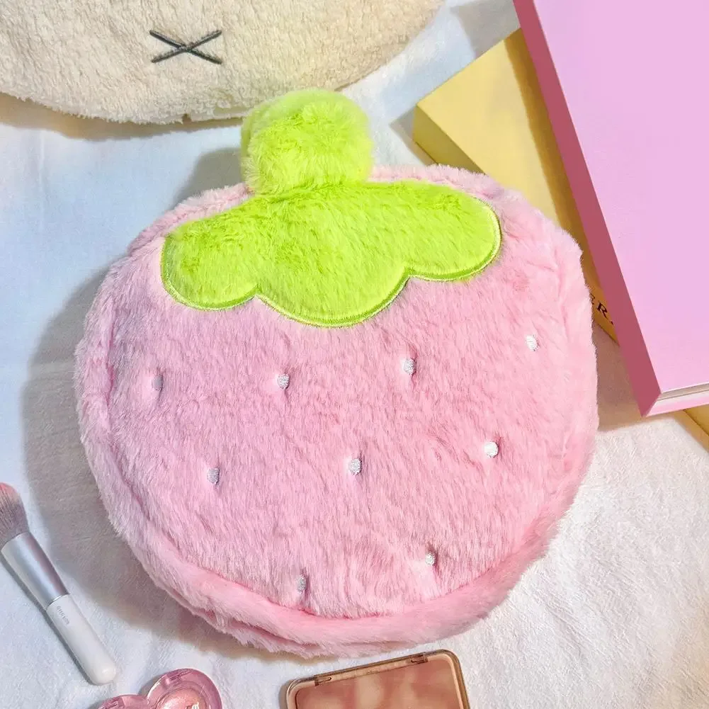 trousse de maquillage en peluche fraise kawaii grande capacité, organisateur de voyage pour articles de toilette, pochette cosmétique esthétique mignonne, étui de rangement pour femmes