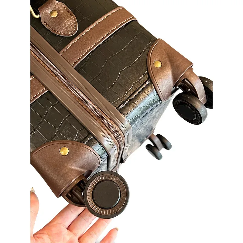 valise bagage roulante marron crocodile cuir plastique roulettes poignée supérieure grande capacité voyage affaires