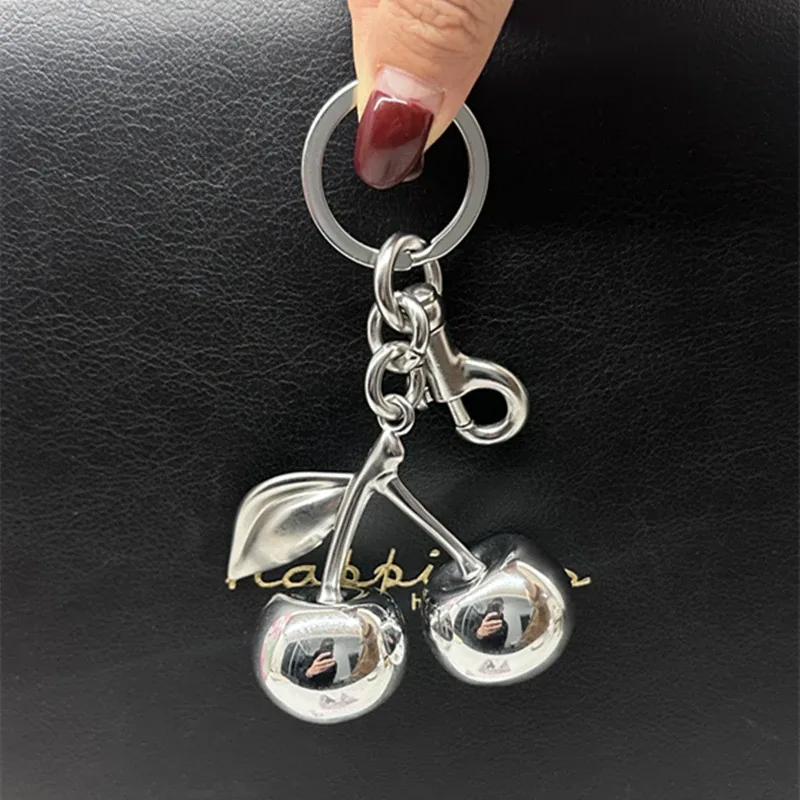 Pendentif de luxe en forme de cerise argentée effet miroir pour sac à main Coach, sacs à bandoulière, portefeuille femme, accessoires porte-clés, cadeau