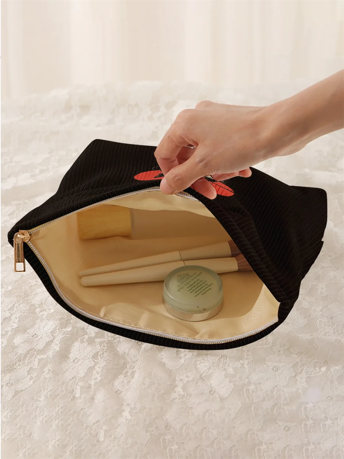 1 trousse de maquillage en velours côtelé imprimée à motif de chat noir, boîte de rangement de maquillage légère à fermeture éclair, sac multifonctionnel avec doublure