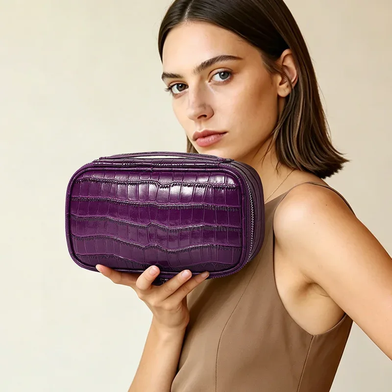 sac cosmétique en cuir véritable à motif crocodile violet pour femmes, sac de toilette de voyage portable, sac de rangement en cuir de vachette de haute qualité