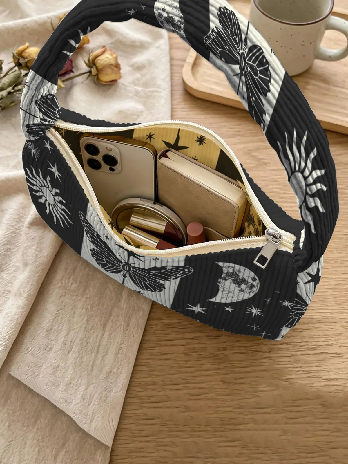 sac à bandoulière tendance imprimé soleil, lune et papillon, sac sous le bras en velours côtelé noir et blanc pour un usage quotidien décontracté