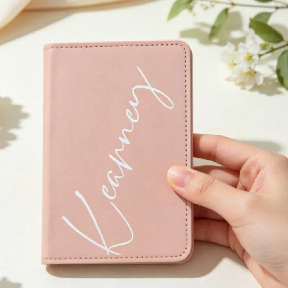 Housse de passeport en cuir personnalisée avec nom, porte-documents et cartes chic avec monogramme personnalisé, accessoire de voyage unique, cadeaux de Noël