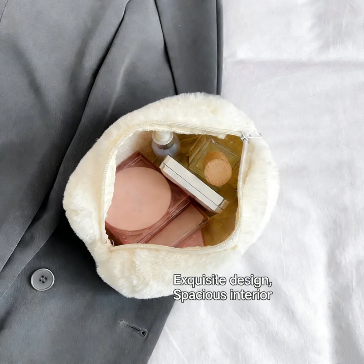 sac à maquillage en fausse fourrure moelleuse et mignonne, grande capacité, pochette cosmétique pour les voyages et l'usage quotidien