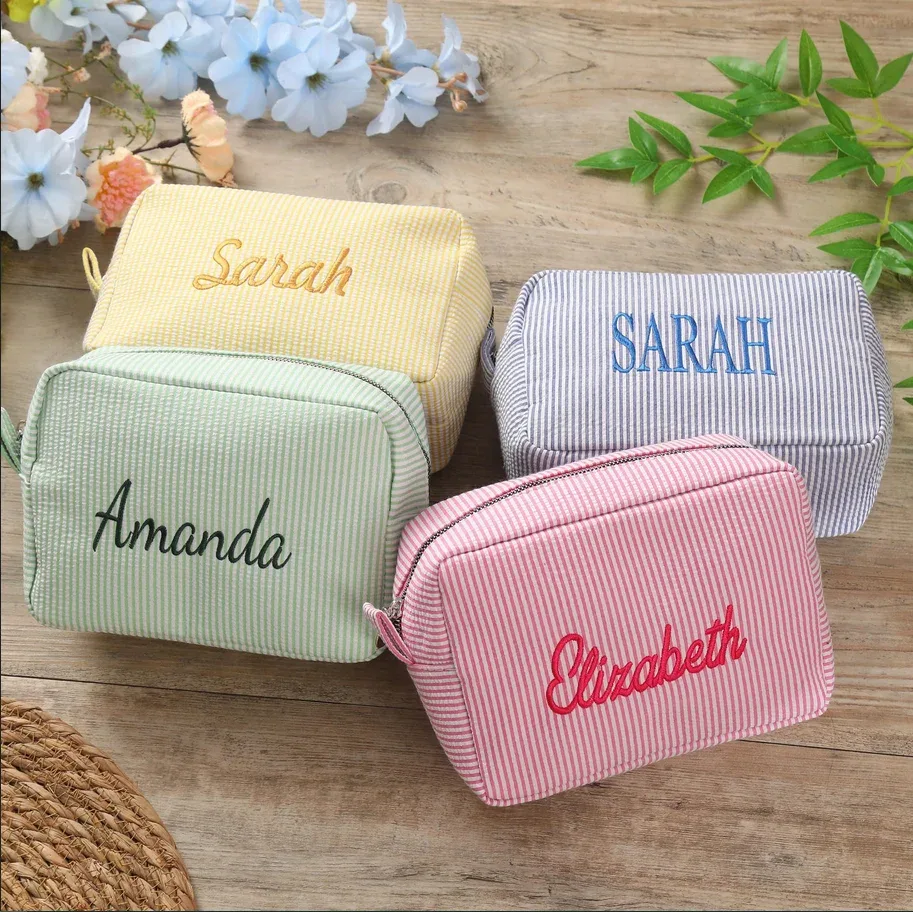trousse de maquillage avec nom personnalisé, trousse de toilette brodée personnalisée pour cadeau de mariage, sac de rangement pour cadeaux de demoiselle d'honneur, sac à cosmétiques tendance 2025