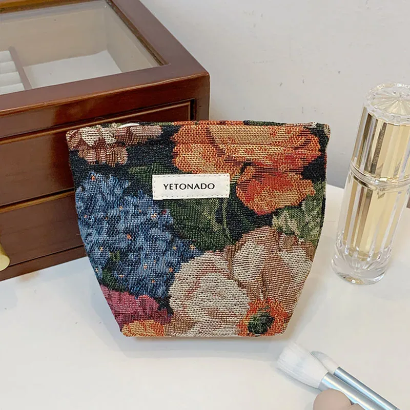 sac à cosmétiques pour femmes, étui vintage en tissu jacquard floral rouge foncé, pochette de rangement de maquillage avec fermeture éclair, petit grand sac pour brosses de toilette