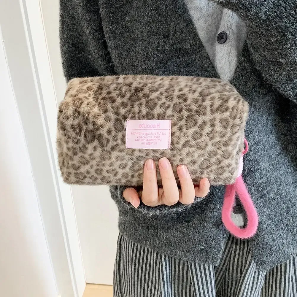 sacs à maquillage en peluche à imprimé léopard avec poignée, sac de rangement cosmétique de voyage portable, trousse de toilette, trousse à crayons mignonne, sac à main tendance