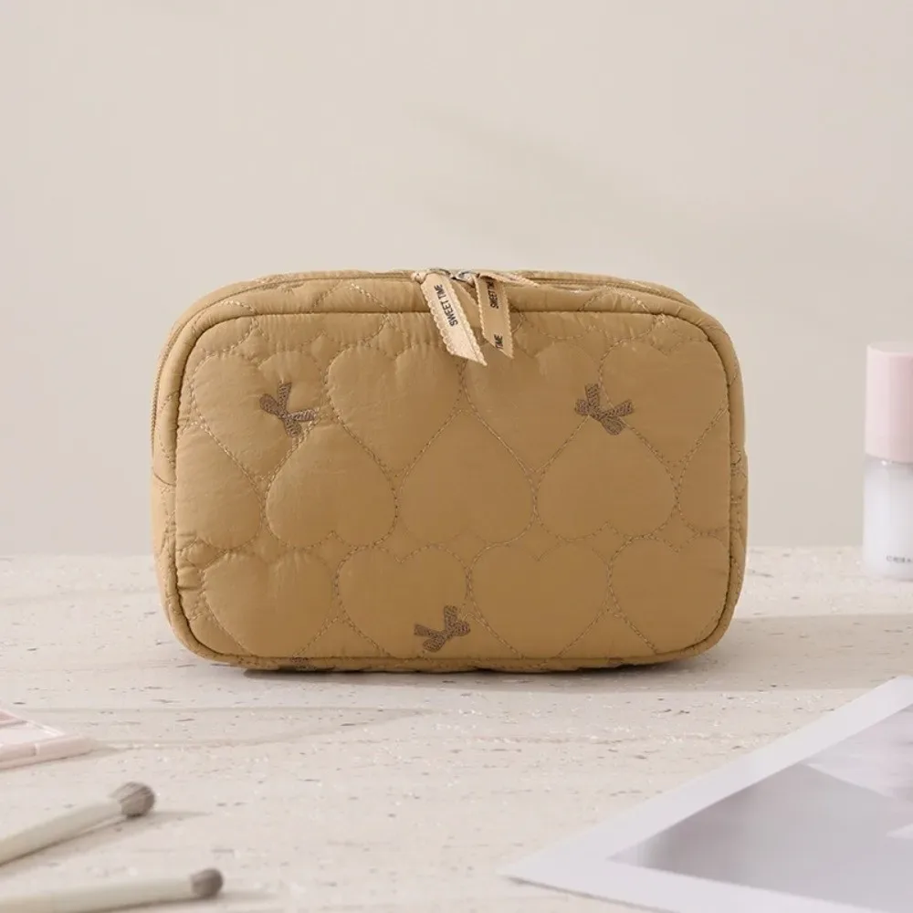 pochette de maquillage matelassée tendance, légère, avec nœud en forme de cœur, grande capacité, sac de toilette de voyage pour femmes