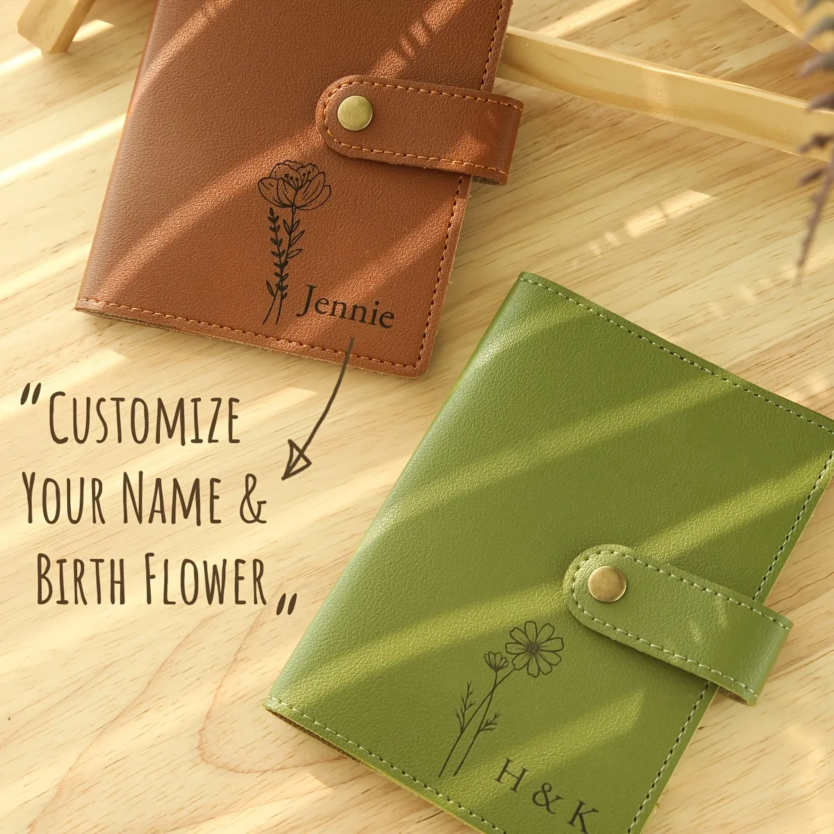 porte-passeport personnalisé en cuir synthétique avec fleur de naissance - nom et motif floral personnalisés, léger et pliable