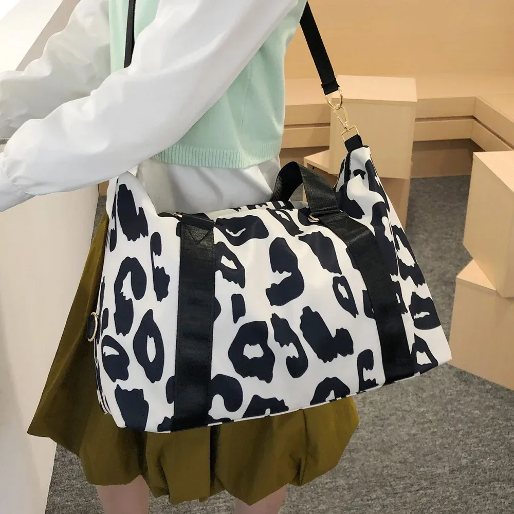 sac de voyage imprimé léopard pour femme, sac de week-end avec manche pour bagage, résistant à l'eau, sac de transport pour la nuit avec plusieurs poches