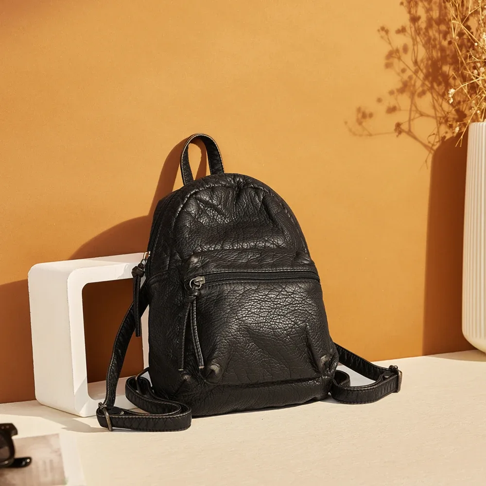 sac dos cuir souple bleu vintage compact poches avant poignet souple fermeture éclair usage quotidien femmes