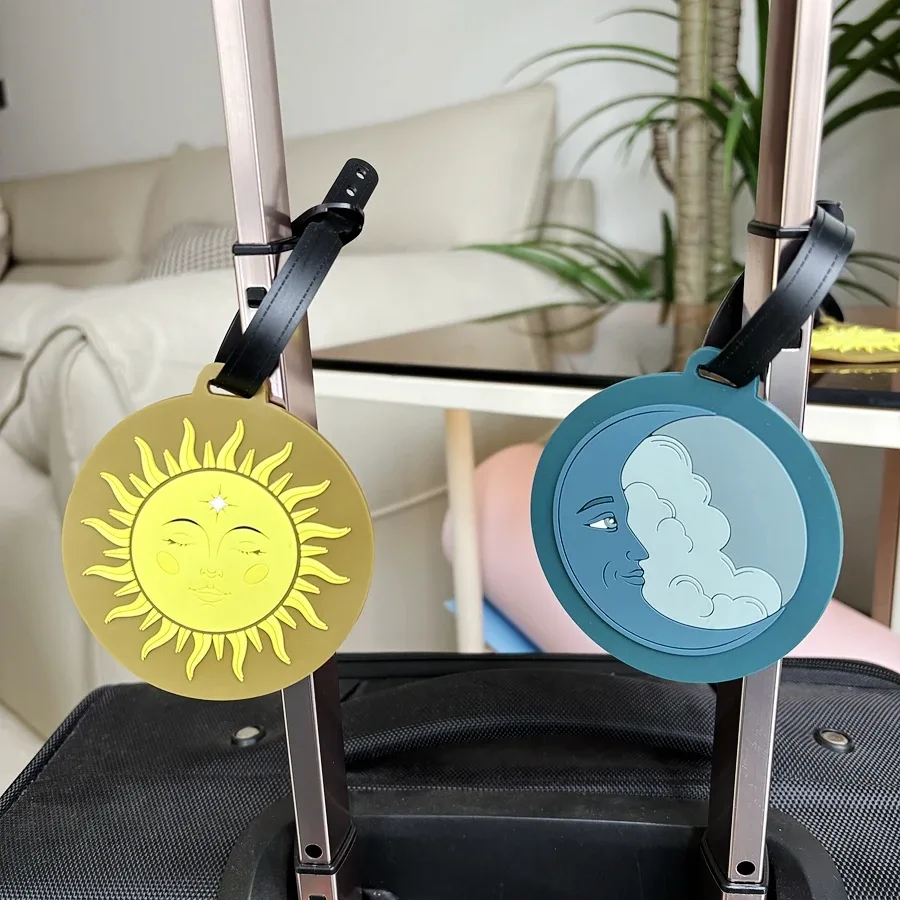 étiquette bagage pvc circulaire jaune bleue visage souriant nuageux voyage lot deux pièces identification valise nom adresse