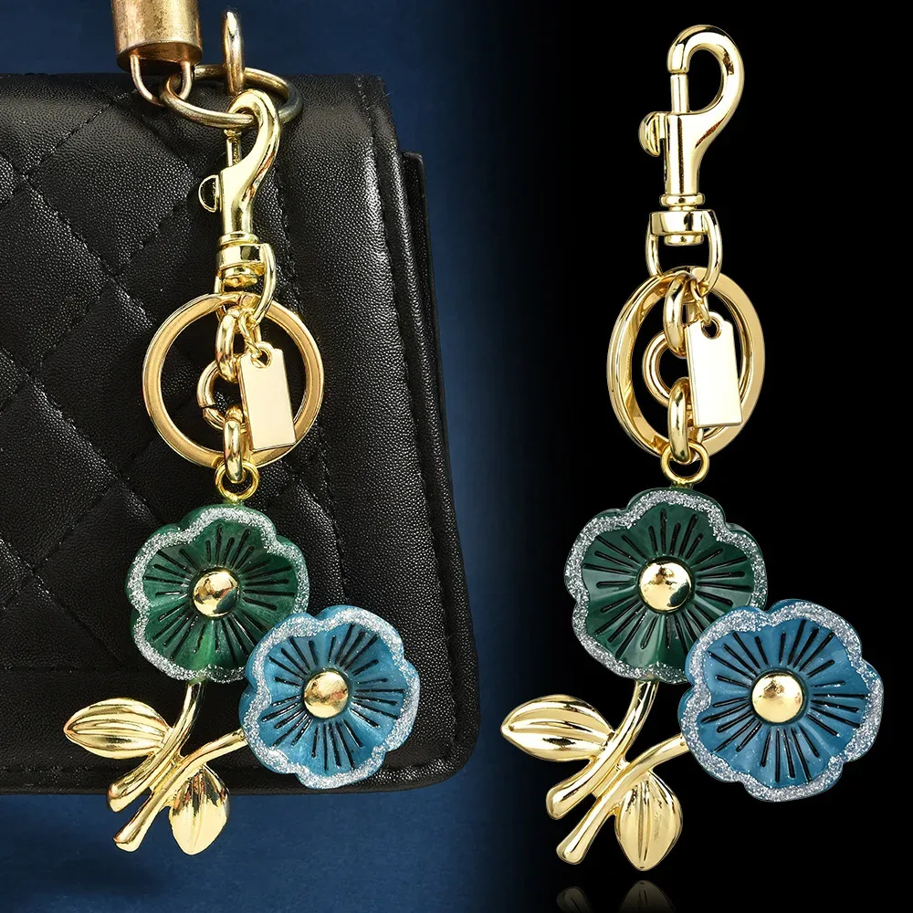 Sac Dos Ornementation Fleurs Vertes Bleues Anneau Doré Pétales Brillants Feuilles Vertes Accessoire Voyage Chic Vintage