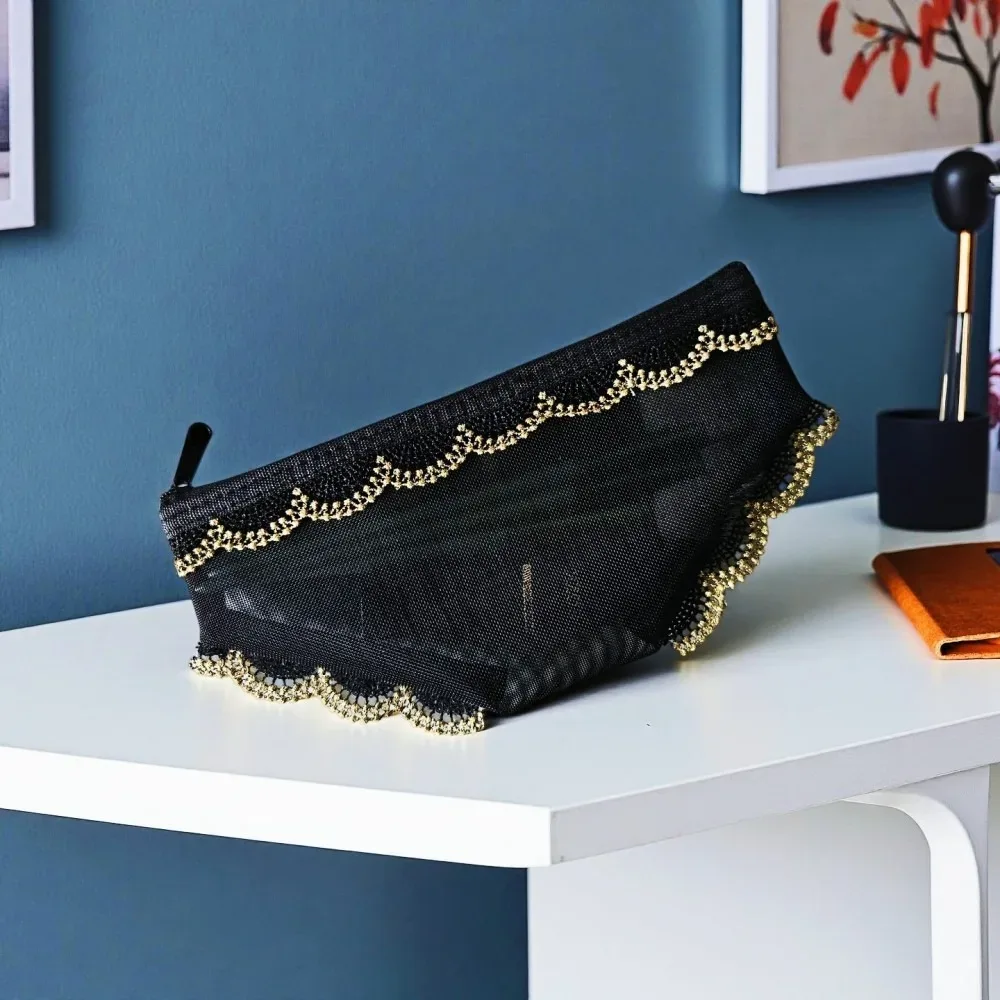 pochette cosmétique unique en forme de slip, en dentelle transparente avec motif cœur, sac de rangement pour maquillage, trousse de toilette en maille y2k pour le voyage