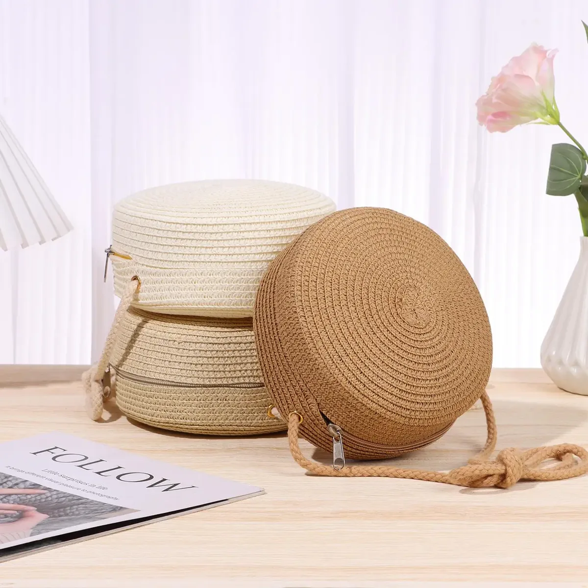sac à bandoulière rond en paille tressée fait main pour femmes et filles, avec pompon épais, idéal pour l'été, la plage, les voyages et le quotidien, sac de rangement tendance