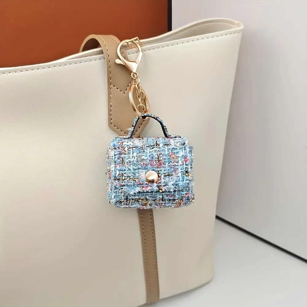 porte clés sac mini tweed bleu rose noir poignée métallique dorée monnaie écouteurs accessoire voyage compact