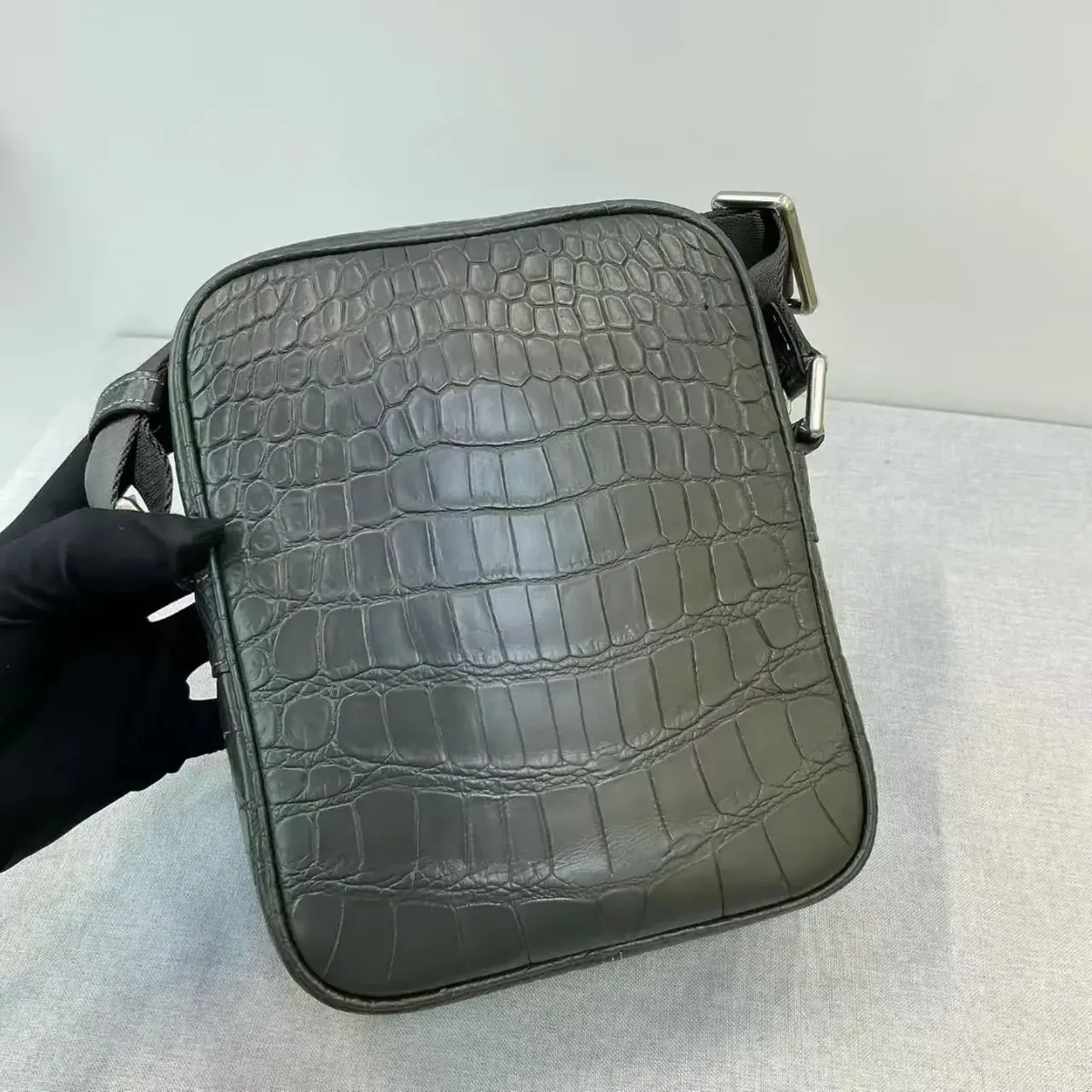 top niveau qualité véritable/réel 100% peau de crocodile hommes sac à bandoulière petite taille taille/épaule hommes sac gris noir couleur