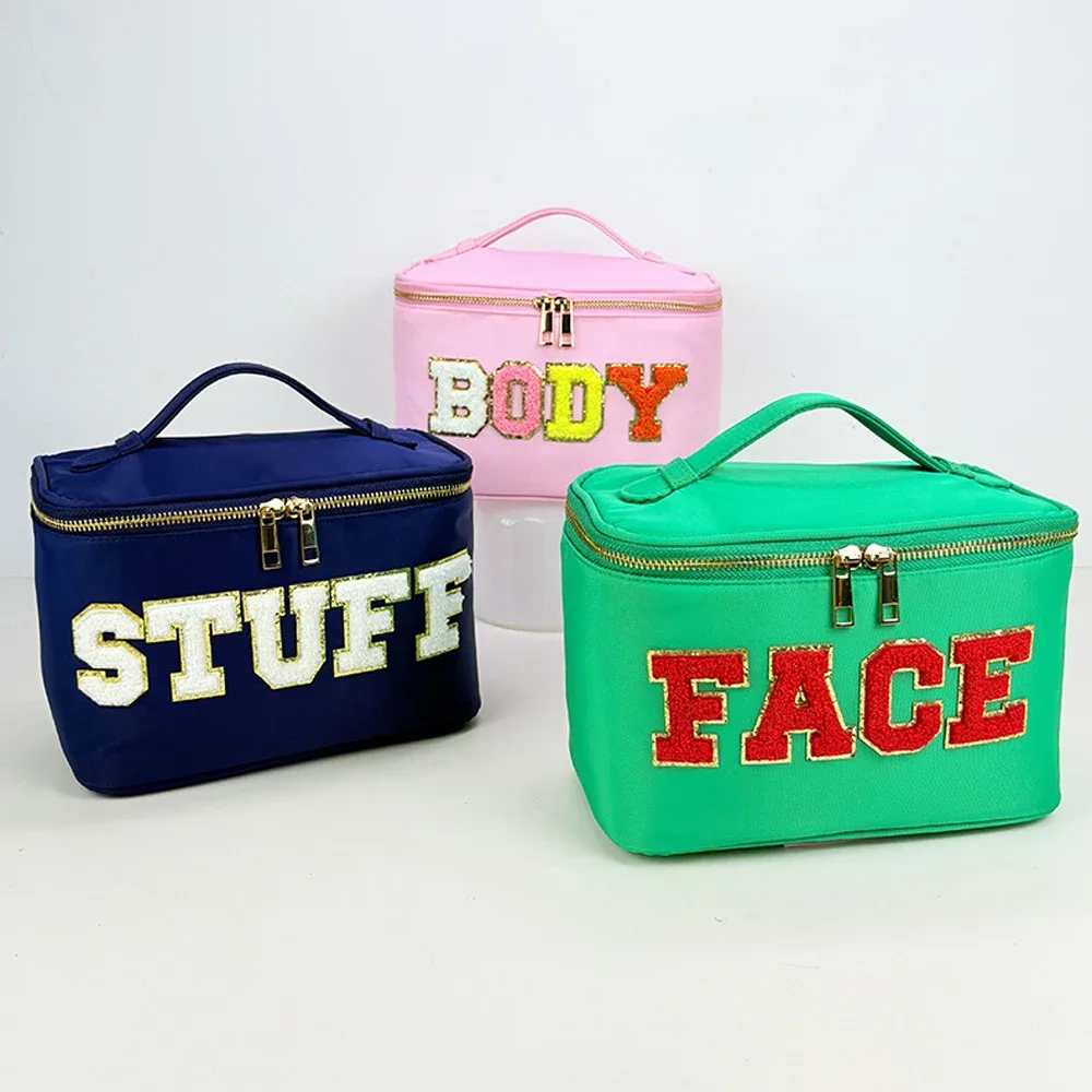 nouvelle boîte de rangement en nylon étanche avec poignée, patchs de lettres personnalisés, trousse de maquillage de toilette pour filles, pochette de train couleur bonbon