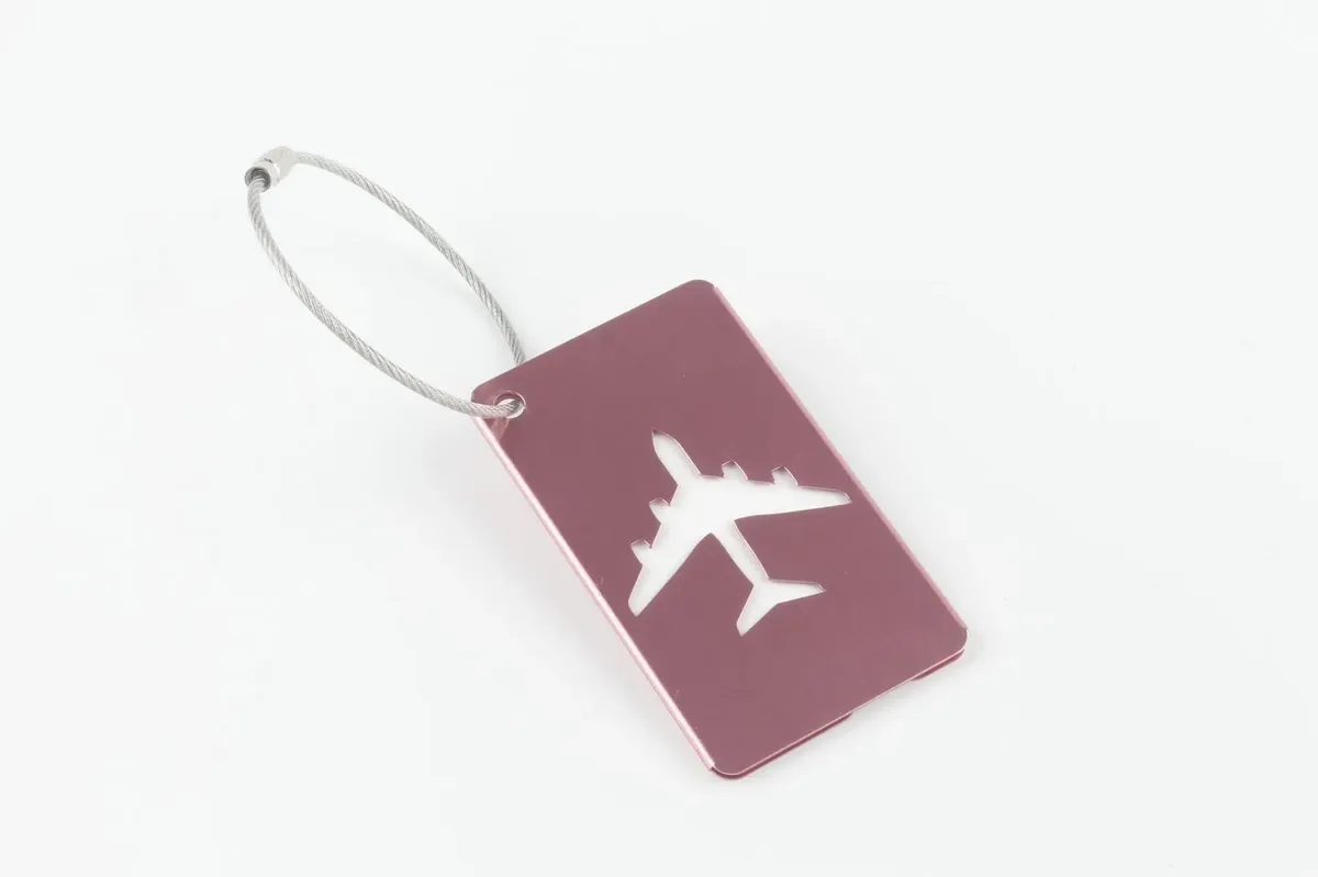 étiquette bagage métallique aluminium transparente motif avion relief voyage accessoire identité bagage fixation anneau