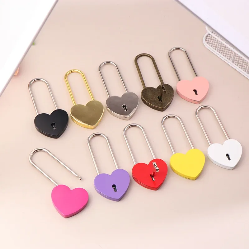 cadenas forme coeur métal rose jaune rouge noir violet gris bronze blanc voyage usage personnel sécurité antiquité